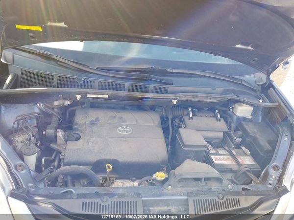 2014 TOYOTA SIENNA LE — I10