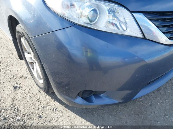 2014 TOYOTA SIENNA LE — I12