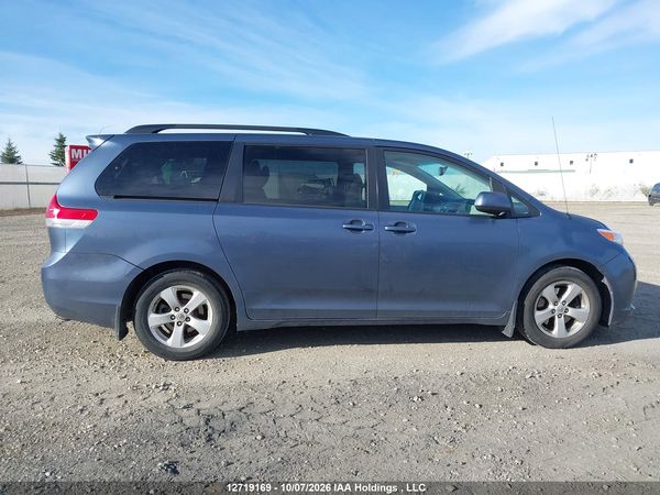 2014 TOYOTA SIENNA LE — I14