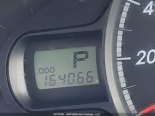 2014 TOYOTA SIENNA LE — I16