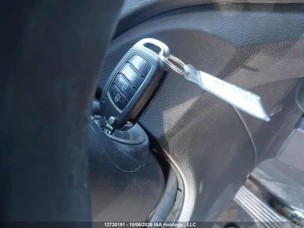 2017 HYUNDAI SANTA FE SPORT — I11