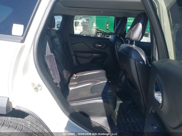 2019 JEEP CHEROKEE TRAILHAWK — I8