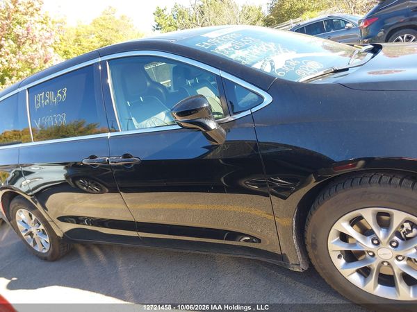 2027 CHRYSLER PACIFICA Limited — I14