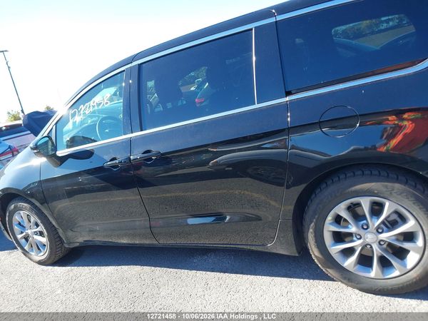 2027 CHRYSLER PACIFICA Limited — I15