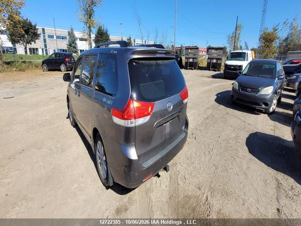2013 TOYOTA SIENNA XLE/LIMITED — I3