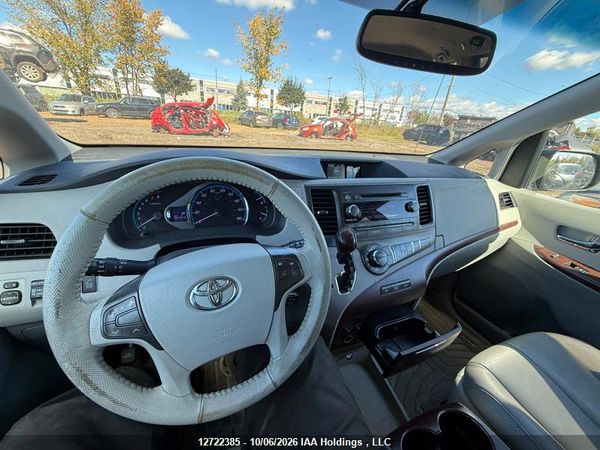 2013 TOYOTA SIENNA XLE/LIMITED — I5