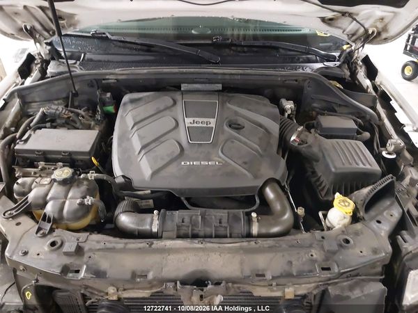 2016 JEEP GRAND CHEROKEE SUMMIT — I10