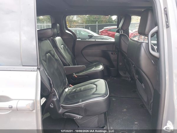 2025 CHRYSLER PACIFICA LIMITED — I8