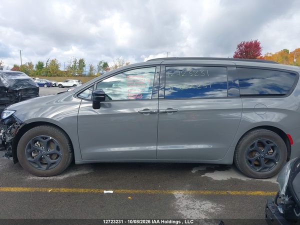 2025 CHRYSLER PACIFICA LIMITED — I15