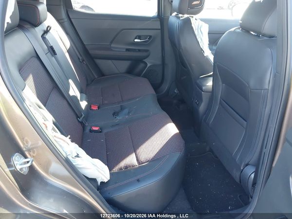 2025 NISSAN KICKS SR PREMIUM — I8