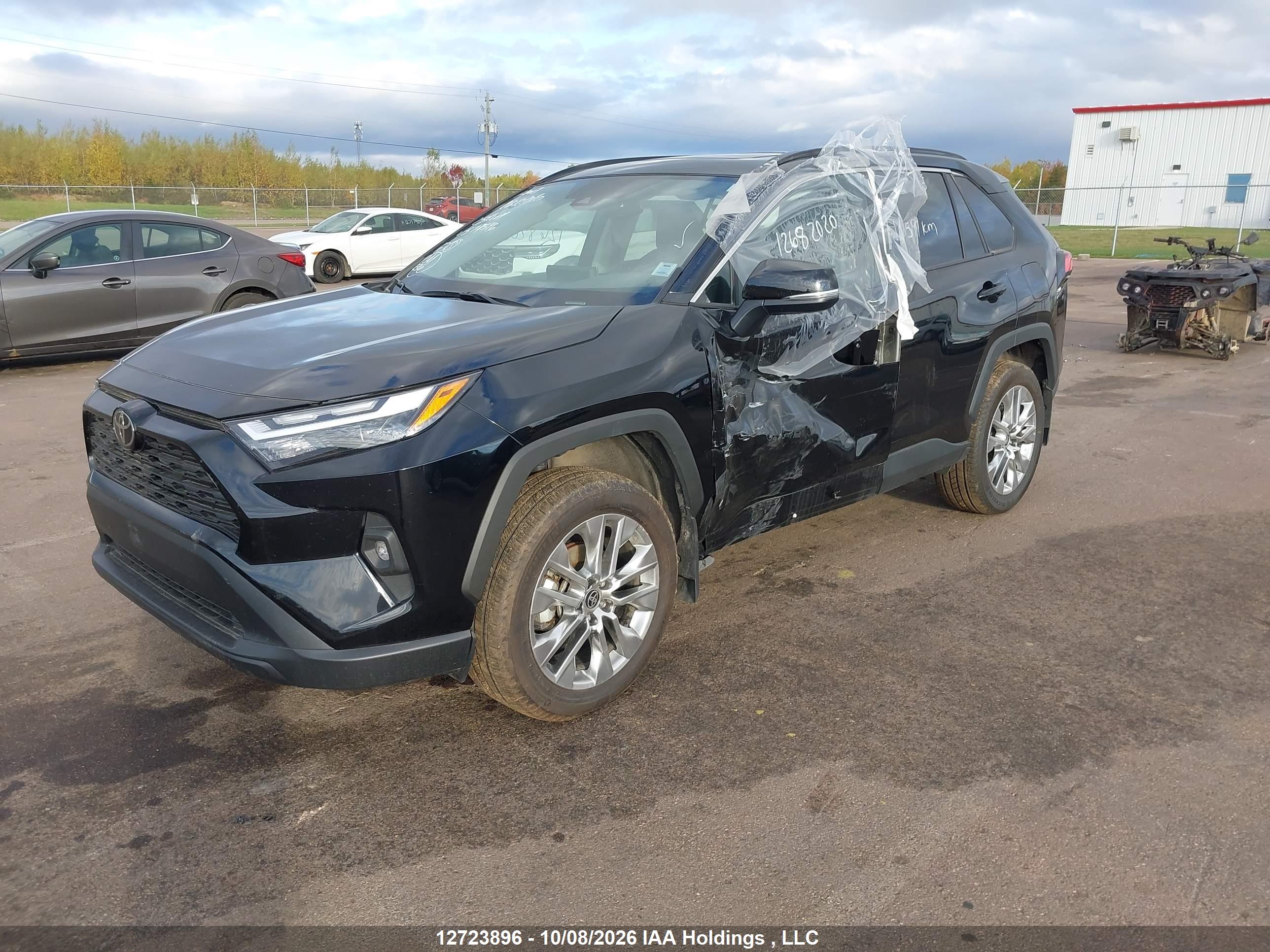 2025 TOYOTA RAV4 XLE — I2