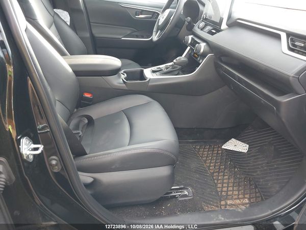 2025 TOYOTA RAV4 XLE — I5