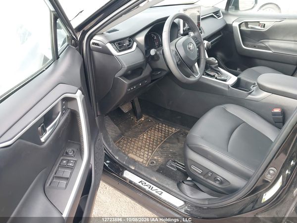 2025 TOYOTA RAV4 XLE — I19