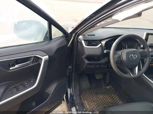 2025 TOYOTA RAV4 XLE — I20