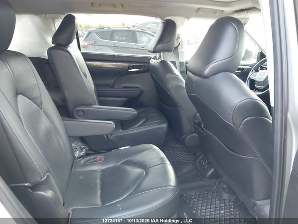 2021 TOYOTA HIGHLANDER PLATINUM — I8
