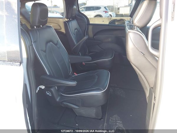 2025 CHRYSLER PACIFICA LIMITED — I8