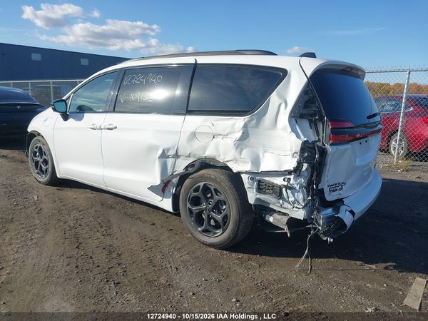 2024 CHRYSLER PACIFICA HYBRID SELECT — I3