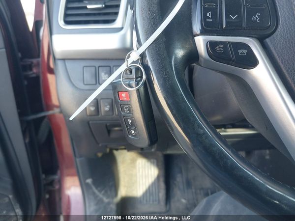 2016 TOYOTA HIGHLANDER LIMITED — I11