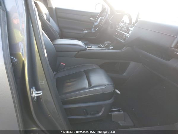 2022 NISSAN PATHFINDER sl — I5