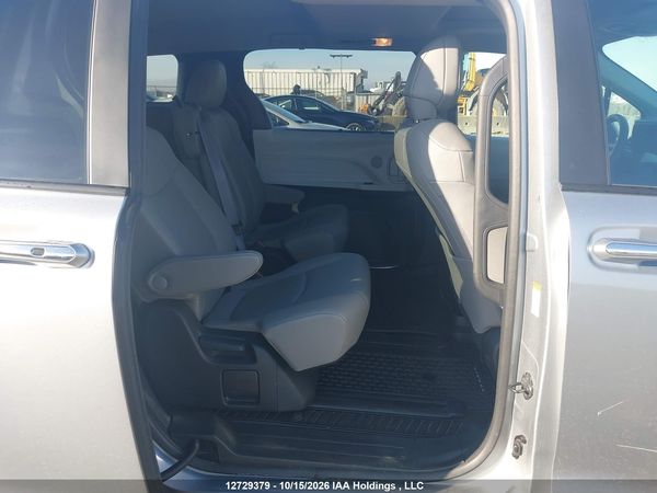 2025 TOYOTA SIENNA — I8