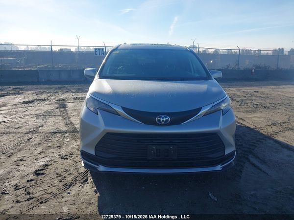 2025 TOYOTA SIENNA — I12