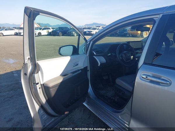 2025 TOYOTA SIENNA — I20