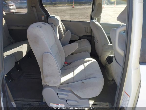 2018 TOYOTA SIENNA LE — I8