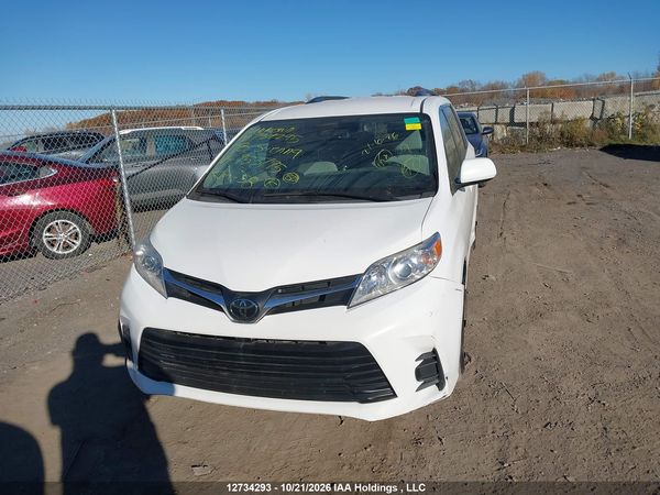 2018 TOYOTA SIENNA LE — I13
