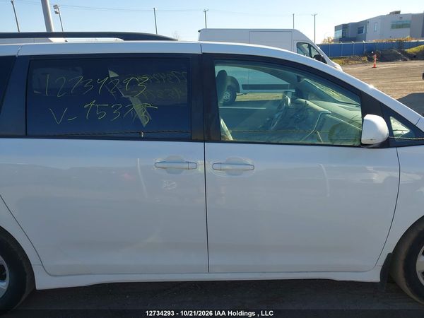 2018 TOYOTA SIENNA LE — I14