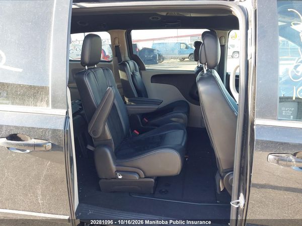 2016 DODGE GRAND CARAVAN SXT — I8