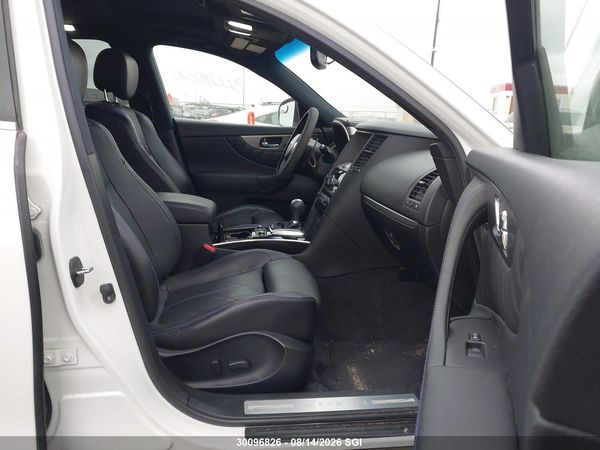 2017 INFINITI QX70