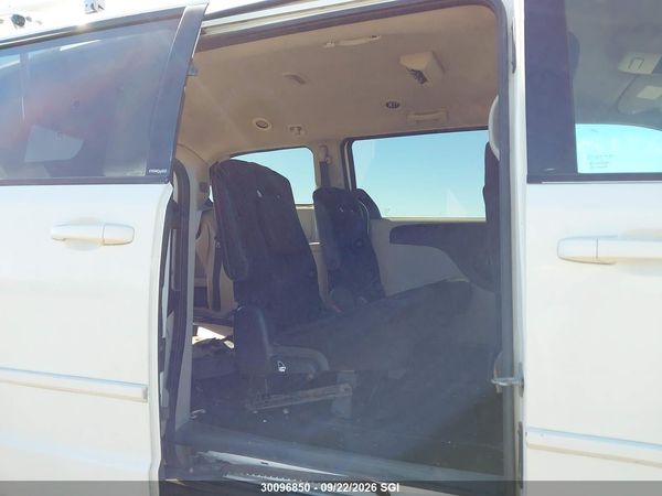 2013 DODGE GRAND CARAVAN SE — I8