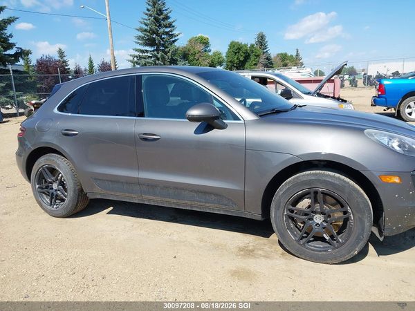 2015 PORSCHE MACAN S