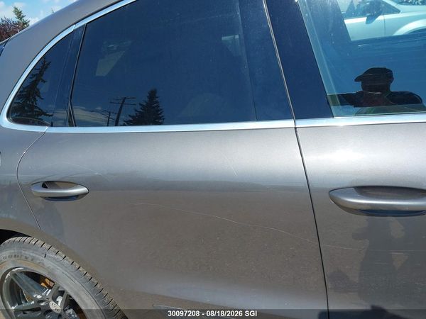 2015 PORSCHE MACAN S