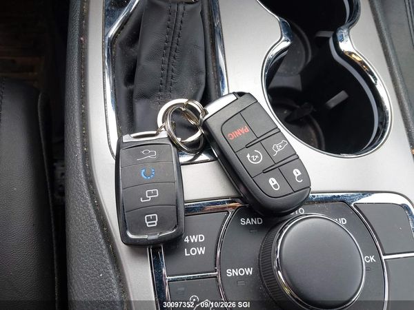 2020 JEEP GRAND CHEROKEE LAREDO