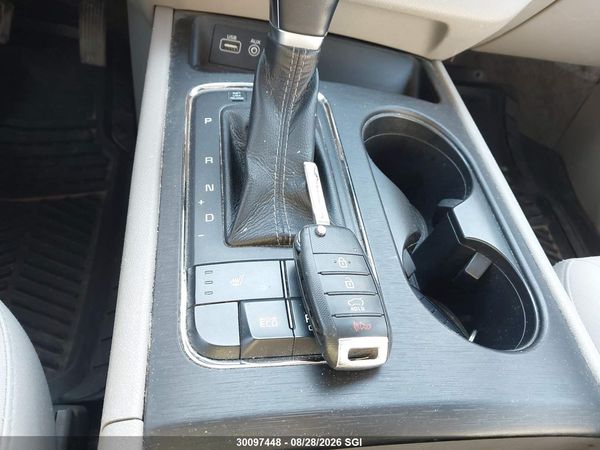 2017 KIA SEDONA LX