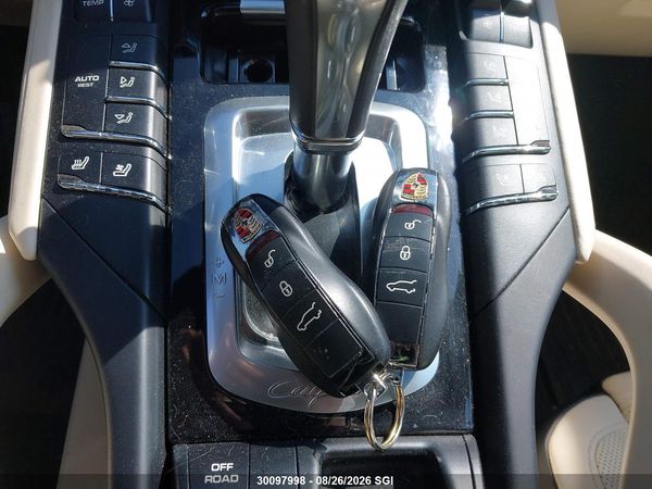 2017 PORSCHE CAYENNE