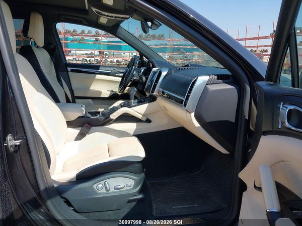 2017 PORSCHE CAYENNE