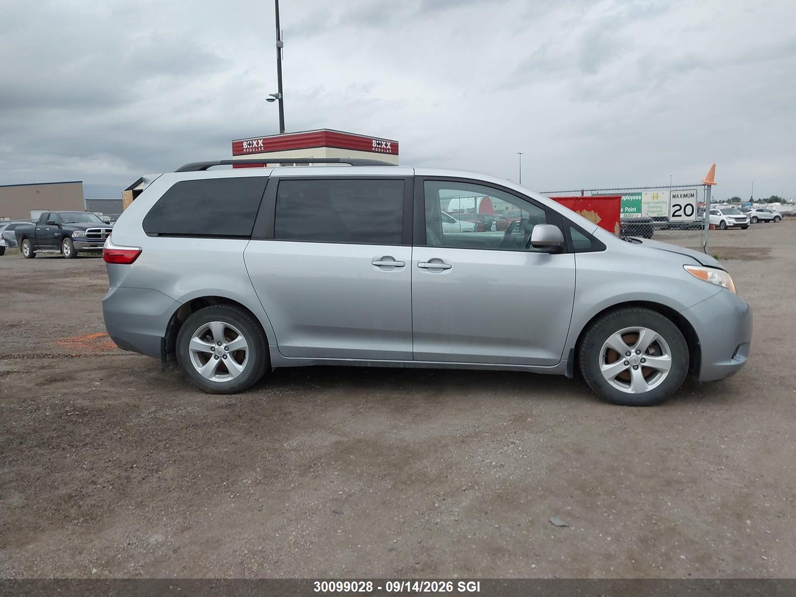 2015 TOYOTA SIENNA LE