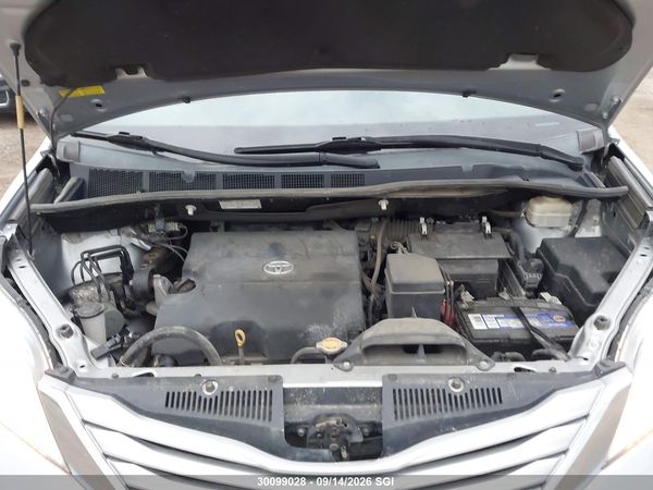 2015 TOYOTA SIENNA LE
