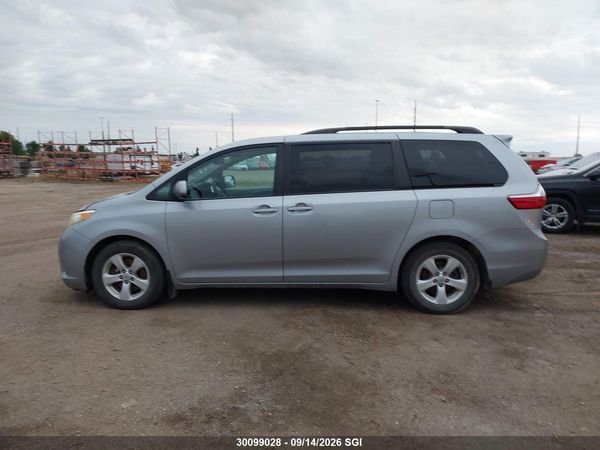 2015 TOYOTA SIENNA LE
