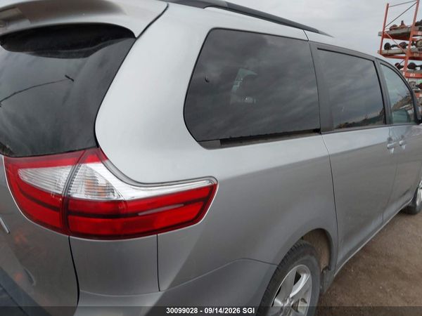 2015 TOYOTA SIENNA LE