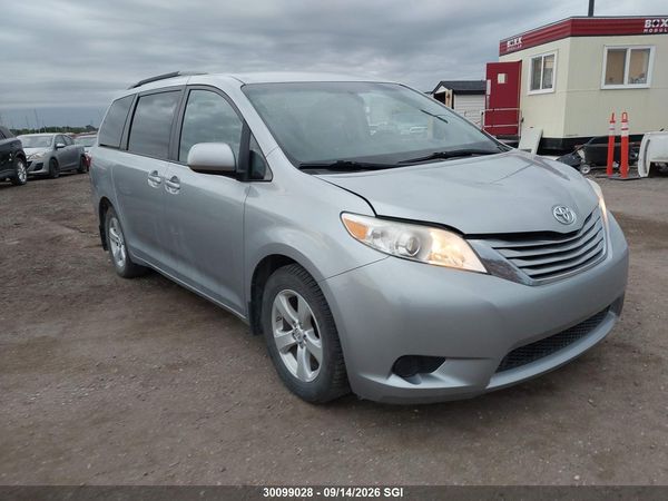 2015 TOYOTA SIENNA LE