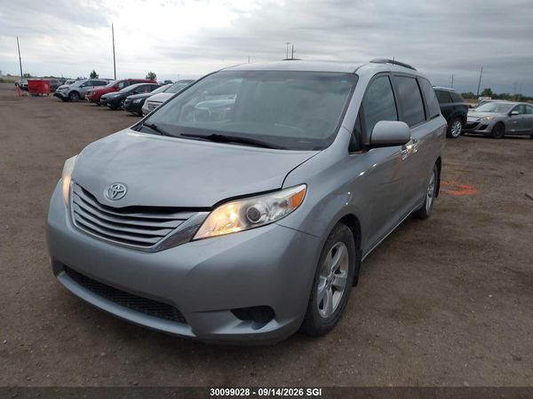 2015 TOYOTA SIENNA LE