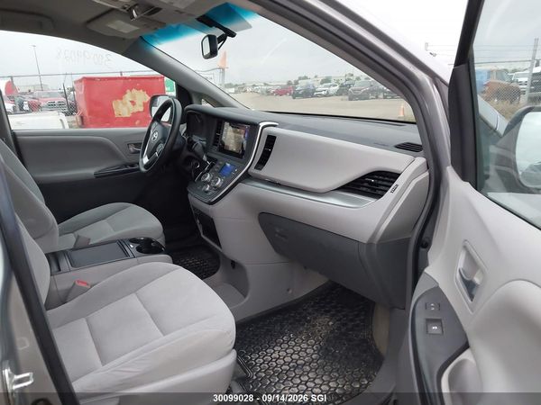 2015 TOYOTA SIENNA LE
