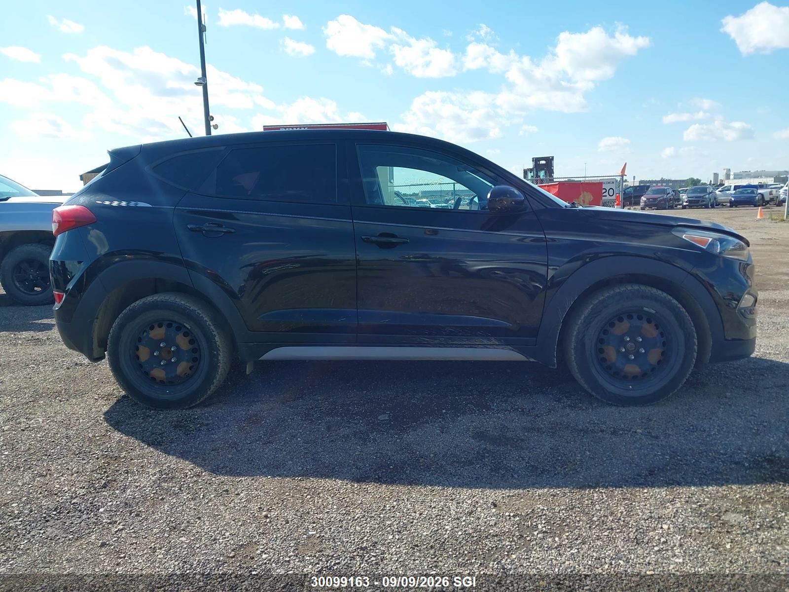 2017 HYUNDAI TUCSON SE