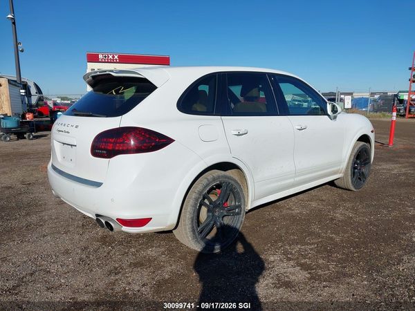 2013 PORSCHE CAYENNE — I4