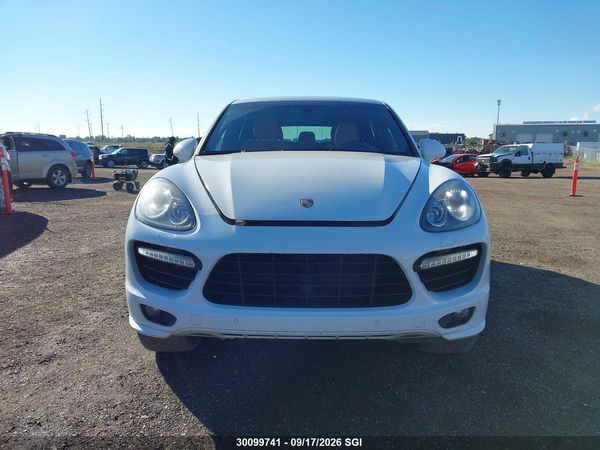 2013 PORSCHE CAYENNE TURBO — I13