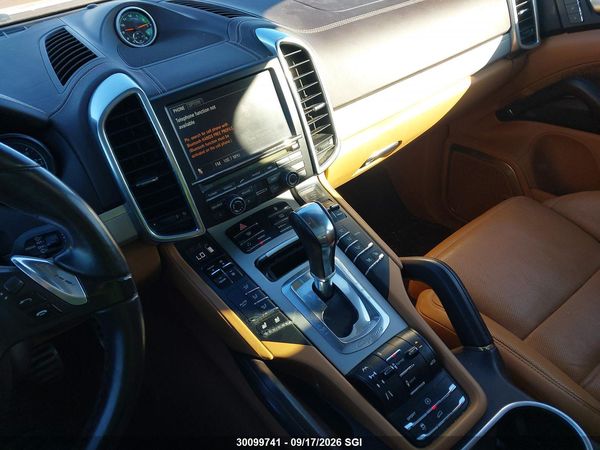 2013 PORSCHE CAYENNE TURBO — I18