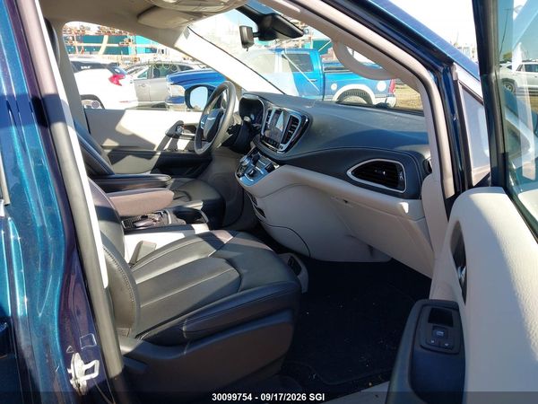 2024 CHRYSLER PACIFICA TOURING L — I5